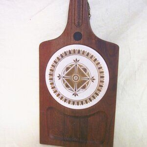 VTG L&M CASWAL WOOD CHEESE BOARD W/CERAMIC INLAY